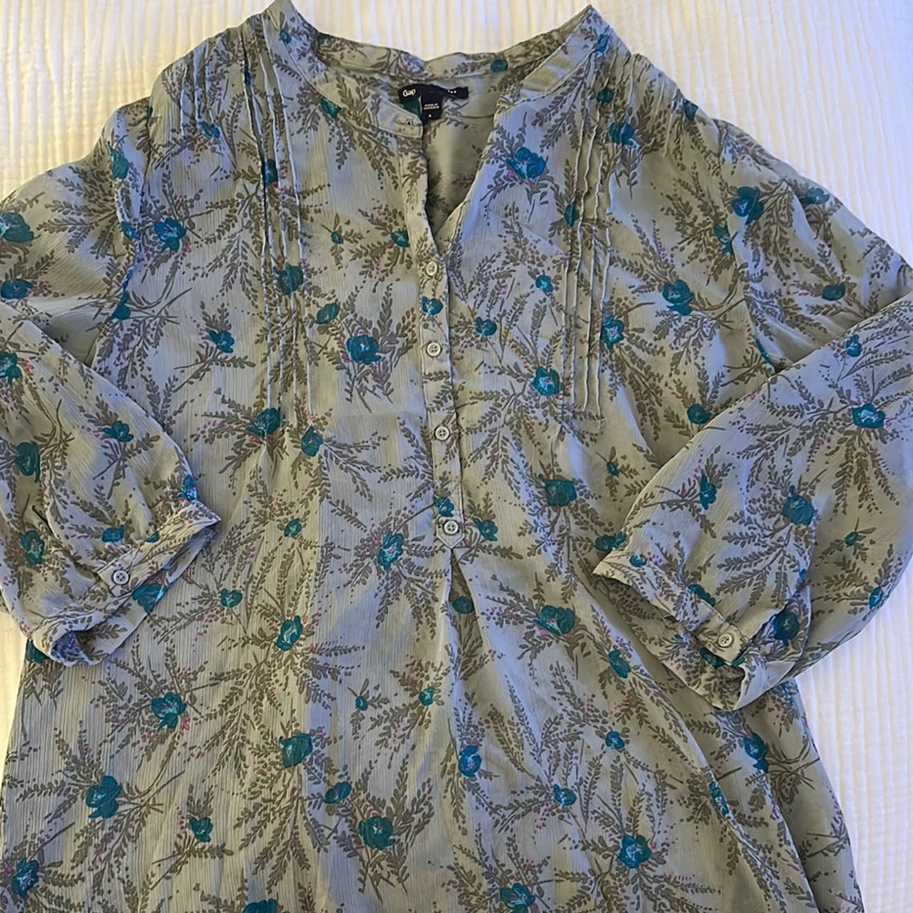Gap Size Large Grey & Teal Floral Button-Down Blouse